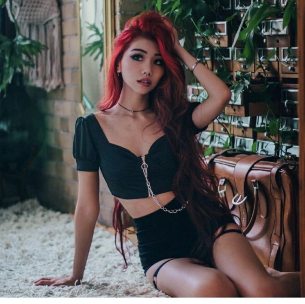 Sweetheart Neckline Puff Sleeve Crop Top (Anise)